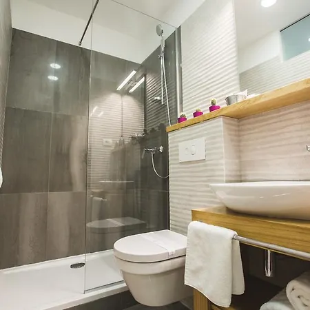 Sir George Luxury Split