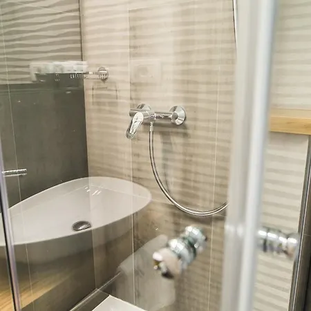 Sir George Luxury Апартаменти *