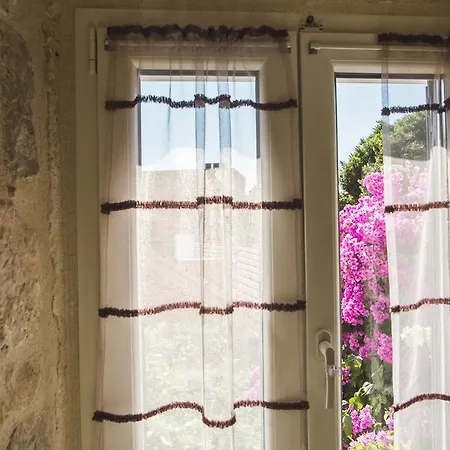 Sir George Luxury Спліт