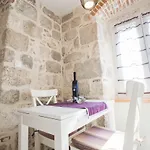Sir George Luxury * Split