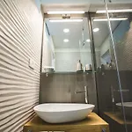 Sir George Luxury * Split